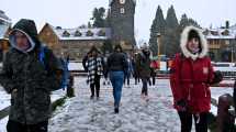 Imagen de La nieve en Bariloche sorprendió a los turistas en pleno otoño