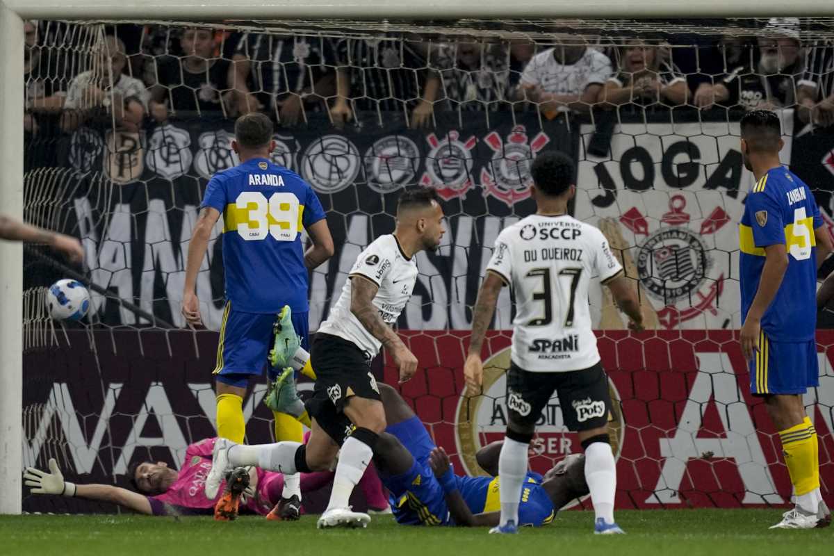 Boca pierde desde los cinco minutos con Corinthians en Brasil. (Foto: AP)