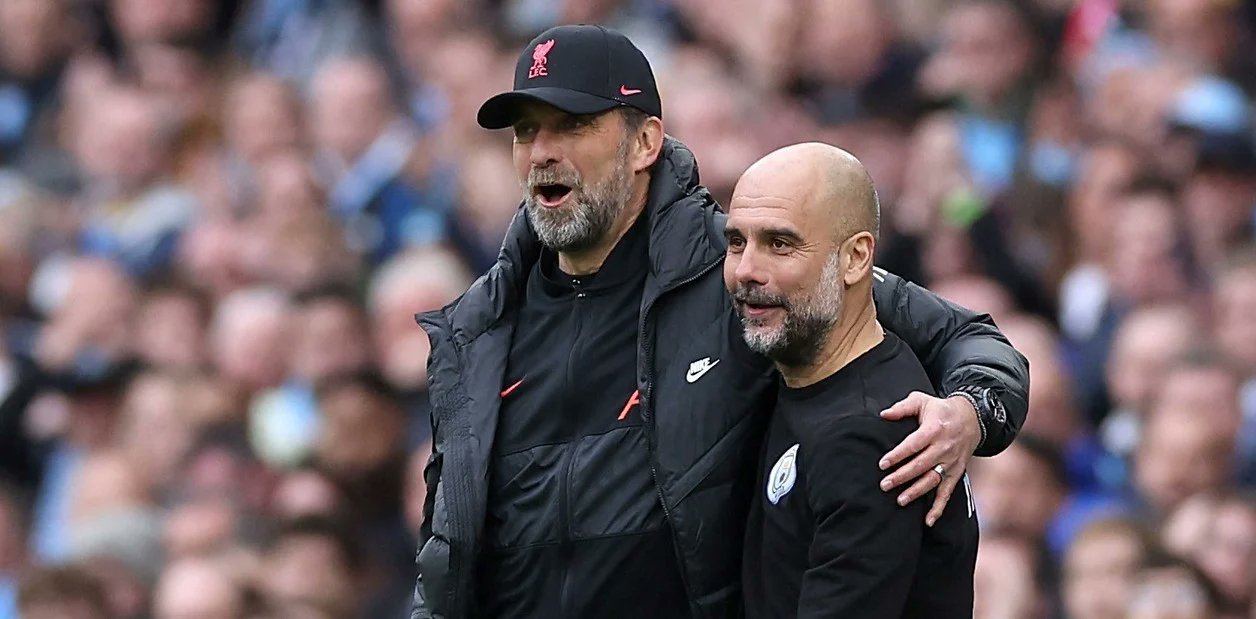 Klopp y Guardiola se saludan con una sonrisa después del partido Manchester City y Liverpool igualaron 2 a 2. 