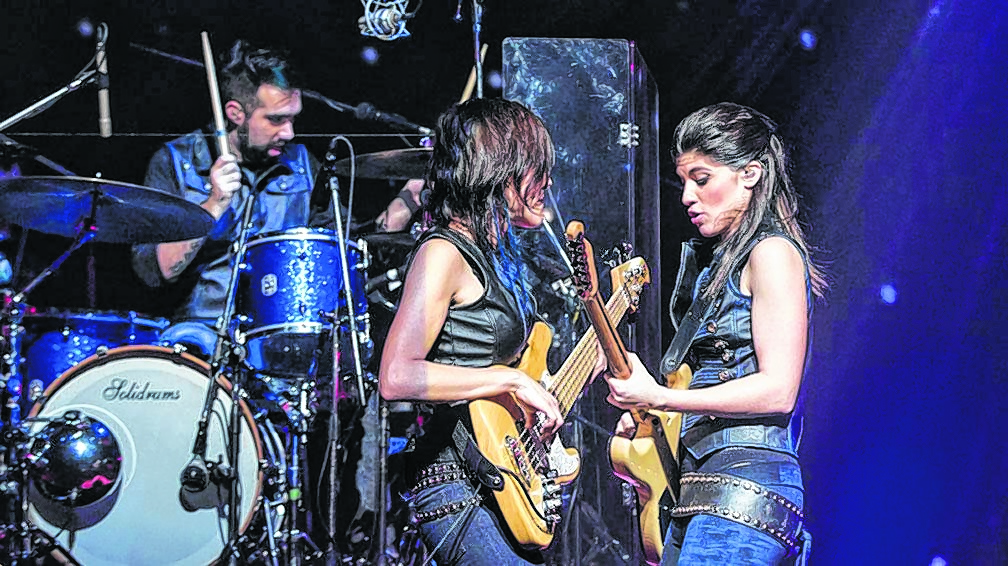 Lula Bertoldi, Brenda Martin y Gabriel Pedernera integran la banda de rock Eruca Santiva, originada en Córdoba.