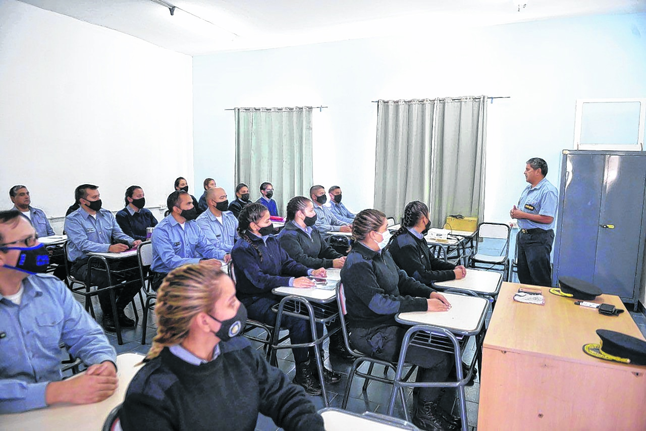 Las modificaciones propuestas alcanzan a la enseñanza de los futuros oficiales, suboficiales y agentes. Foto: Marcelo Ochoa