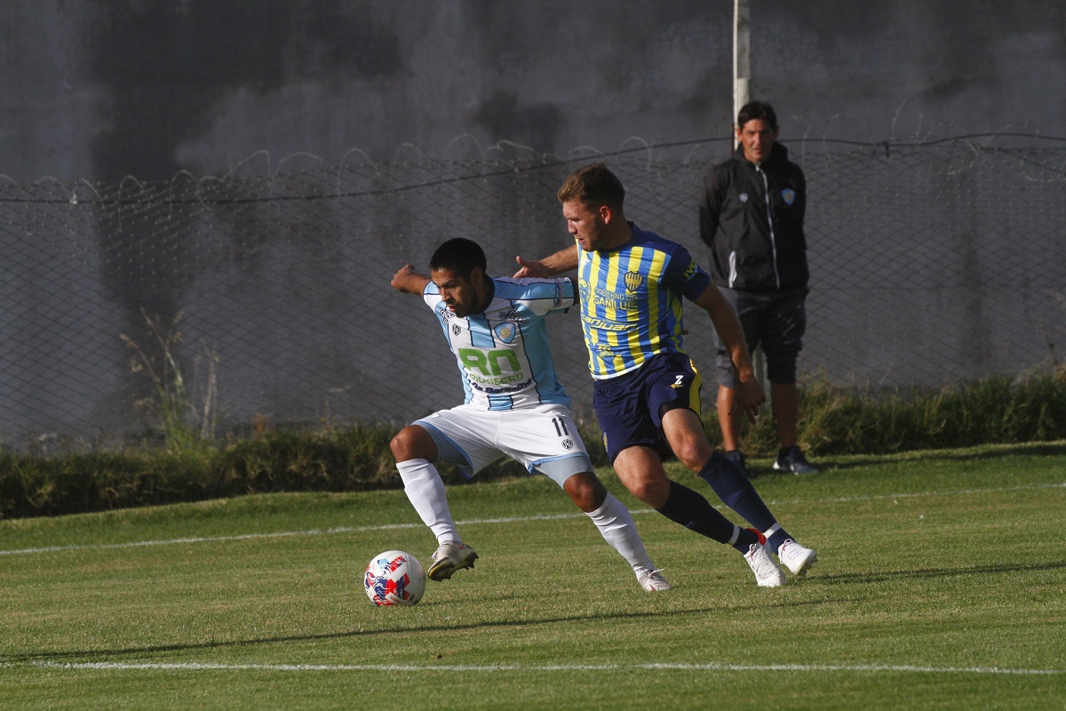 Sol de Mayo careció de ideas y Juventud logró imponer su juego para llevarse la victoria. Foto: Pablo Leguizamon.