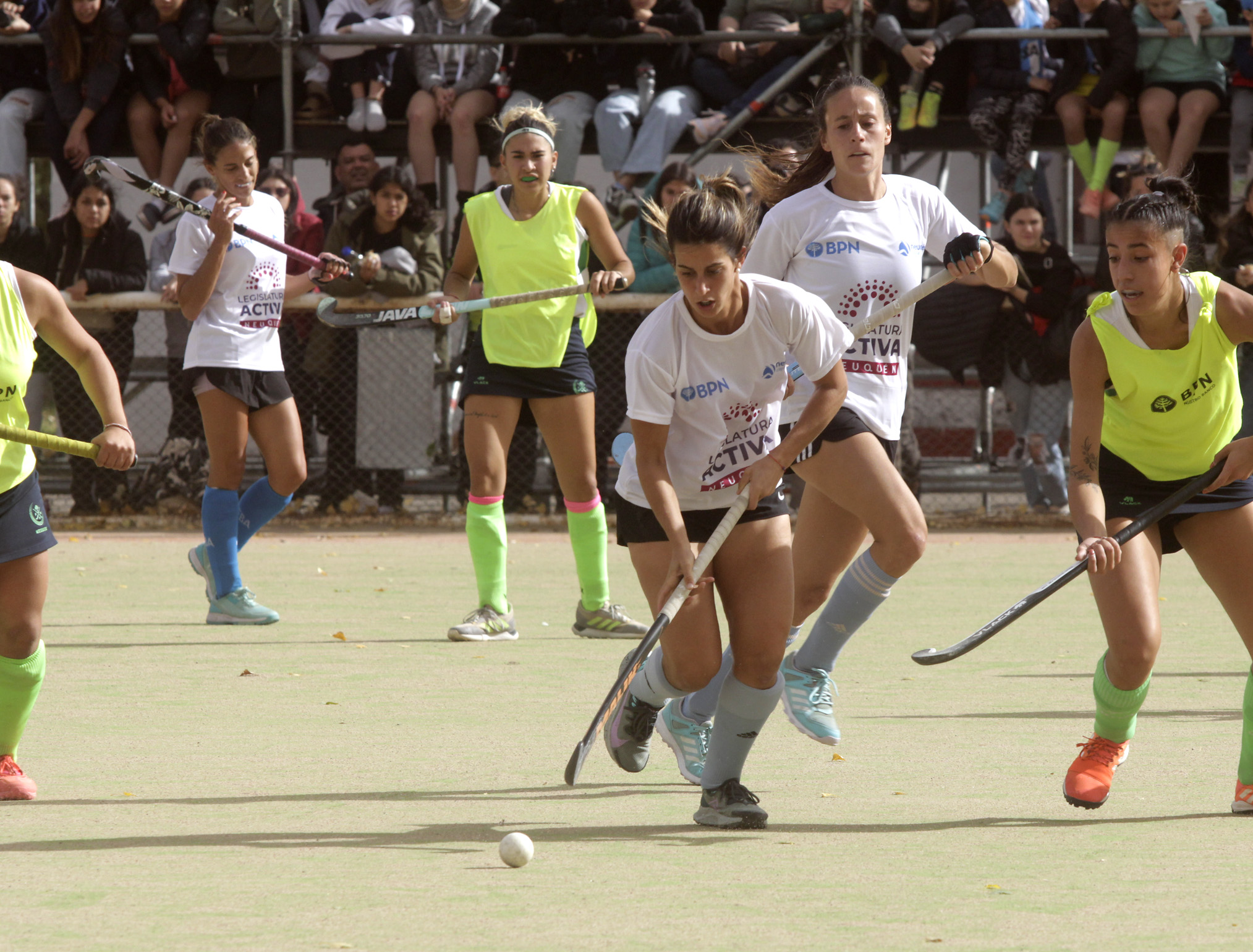 Las Leonas le ganaron al combinado neuquino 1 a 0. Fotos: Oscar Livera