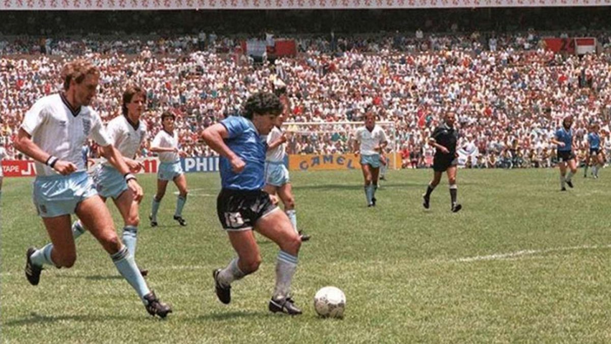 La camiseta la tenía el jugador inglés Steve Hodge.