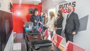 El móvil de Rutas en Rojo está en el Paseo del Canalito, en Roca