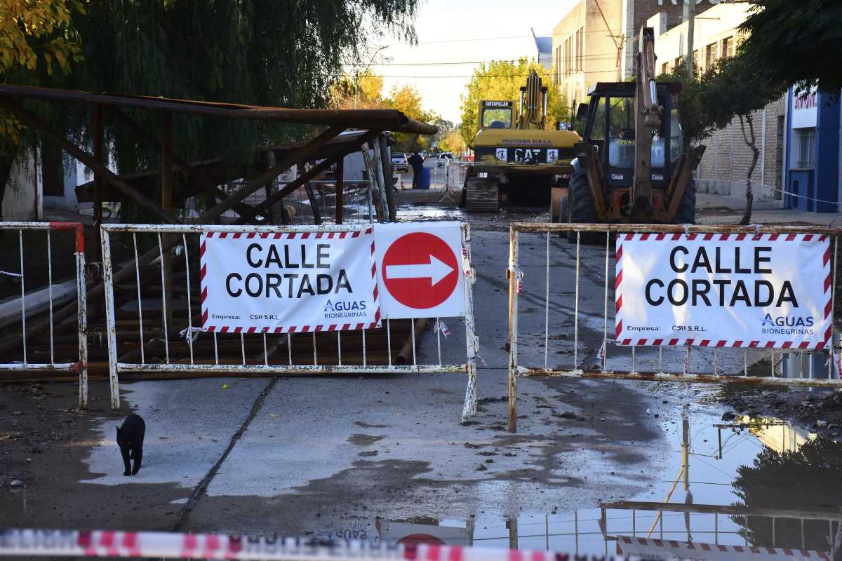 Situaciones que se repiten de manera frecuente en las calles, roturas y cortes en una red que está colapsada. Foto: Andrés Maripe