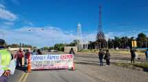 Imagen de Levantaron el corte de la Ruta 22 en Huincul ante el compromiso de una visita de Llancafilo