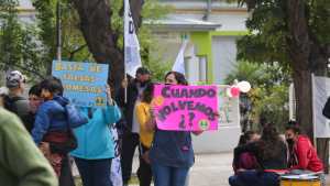 Docentes de Roca marchan al Consejo Escolar en medio del paro de la Unter