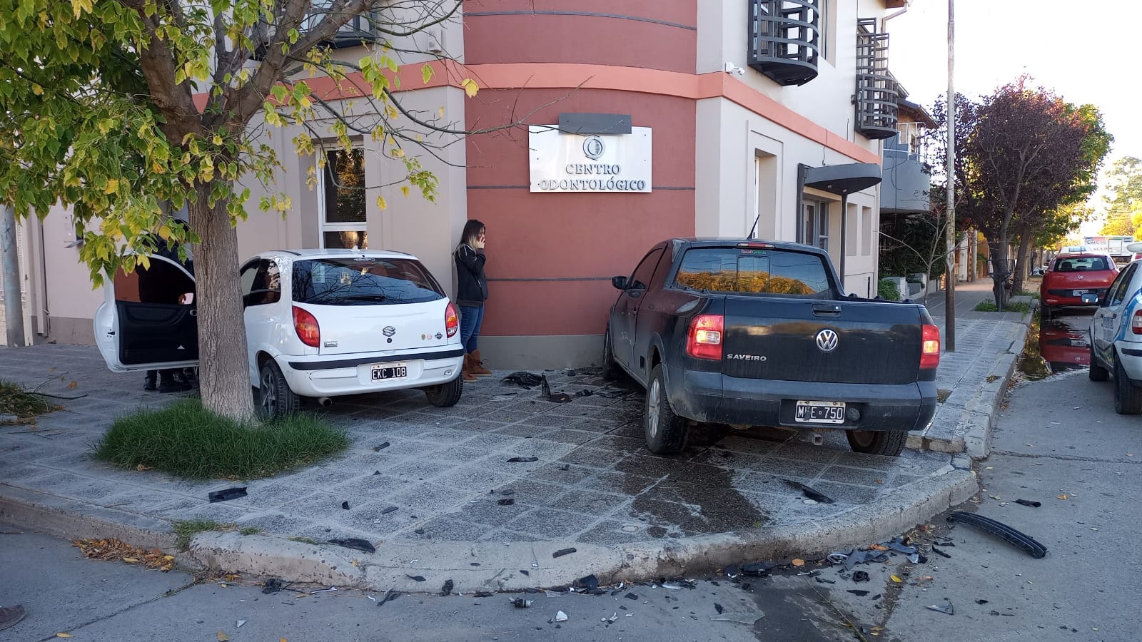 El choque ocurrió esta mañana en Artigas e Italia. Fotos: Cesar Izza