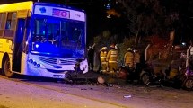 Imagen de Un muerto en un violento choque contra un colectivo en la avenida Bustillo de Bariloche