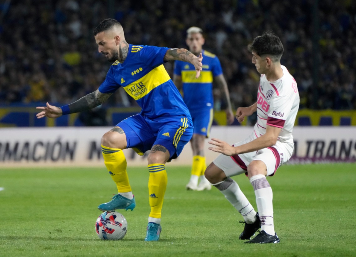 Darío Benedetto tuvo la suya pero no pudo anotar contra Lanús. Después fue reemplazado por Luis Vázquez. 