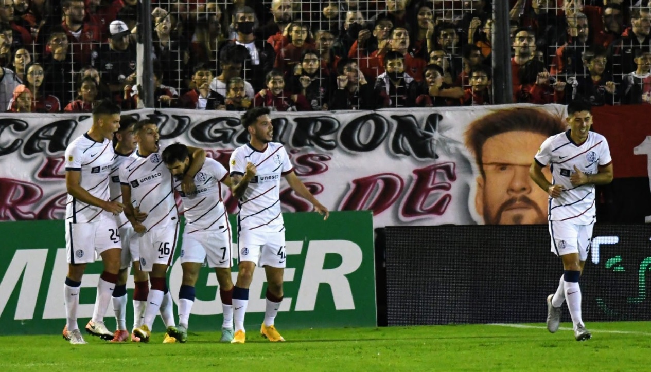 San Lorenzo festejó en Rosario su tercera victoria, todas de visitante, en la Copa de la Liga. 