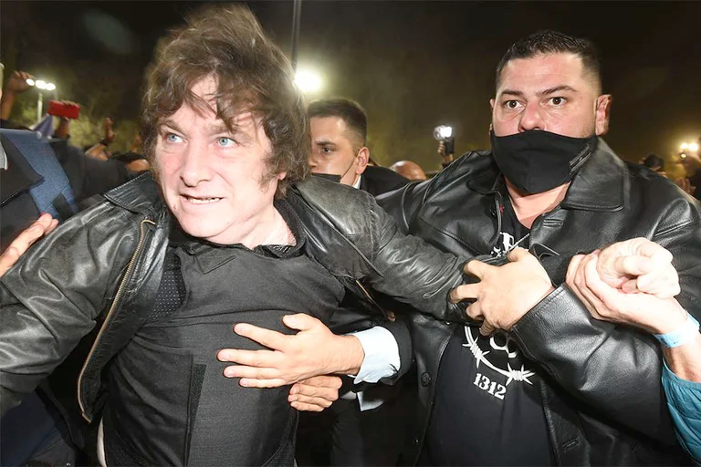 El fin de semana, Javier Milei fue visto en Mendoza usando un chaleco antibalas.