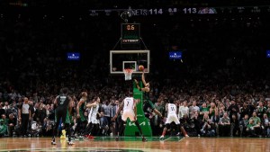 El increíble doble de Tatum sobre el final para Boston en los playoffs de la NBA