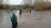 Imagen de Suspendieron la búsqueda del hombre que cayó al río Agrio, por el alerta meteorológica