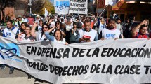 Imagen de Paro de Unter: Una multitudinaria marcha recorrió Viedma y reclamó el llamado a paritaria «urgente»