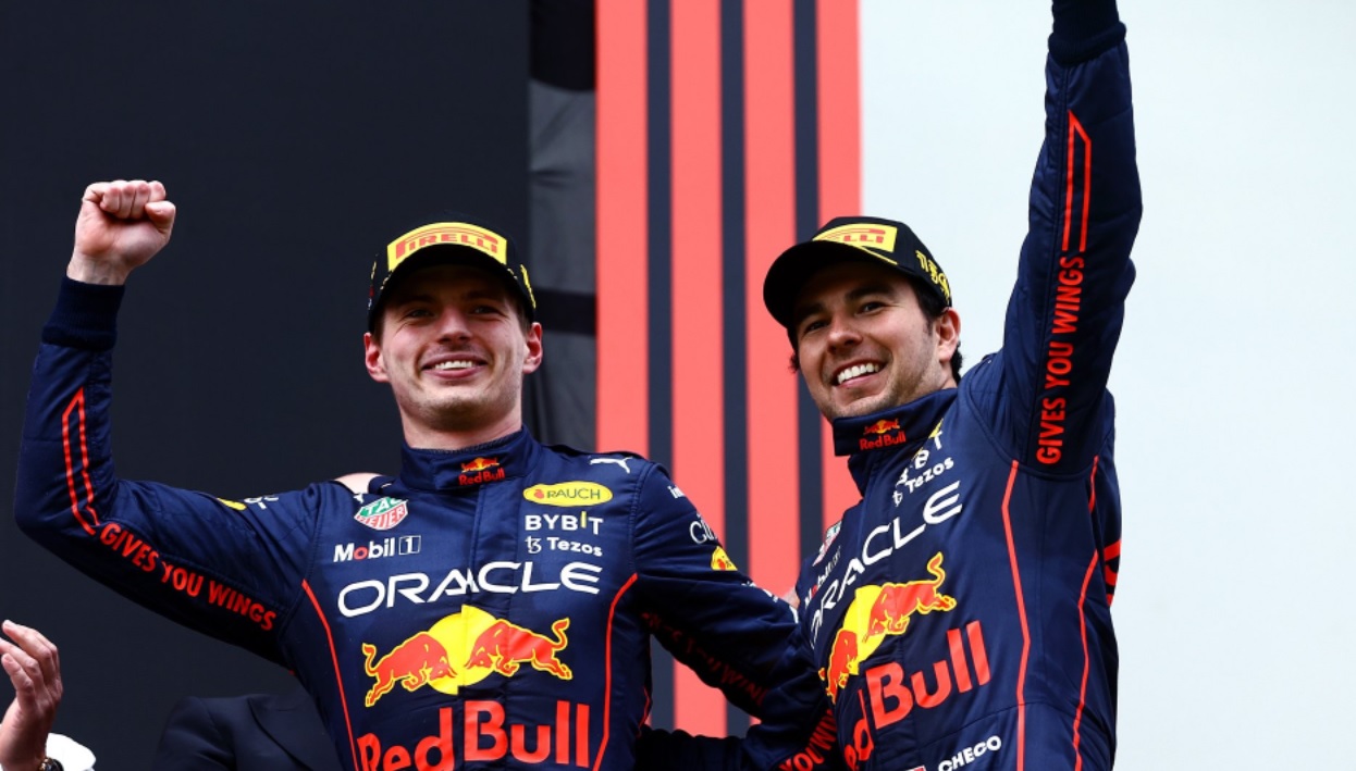 Verstappen y Pérez subieron juntos al podio y siguen en buena forma. 