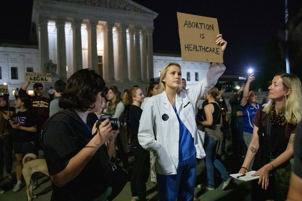 Una médica se unió a la protesta en defensa del derecho al aborto. Foto gentileza. 