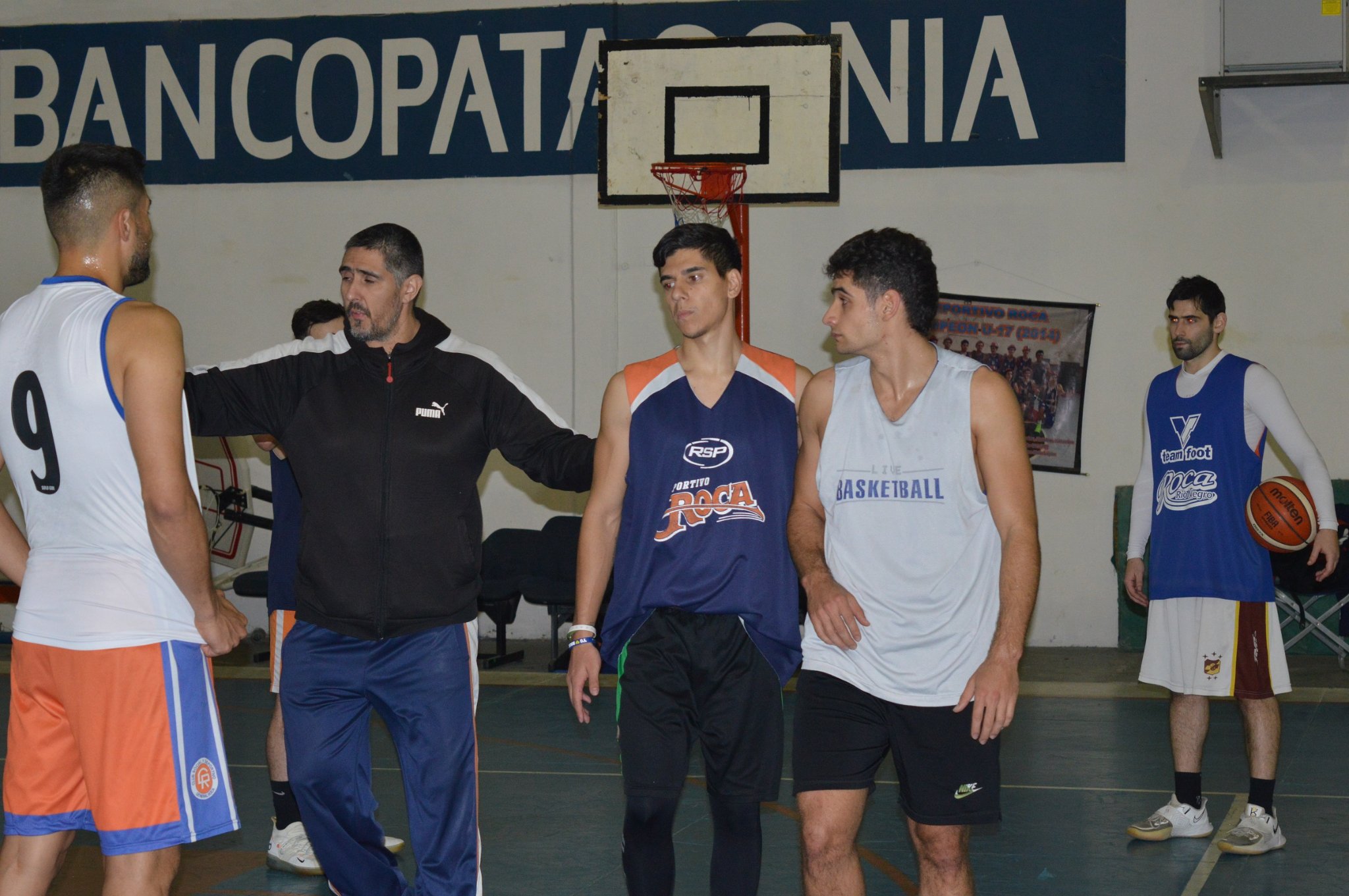 El DT Sebastián García prepara su tropa para recibir -mañana- a Indios de Moreno. Foto gentileza Prensa Deportivo Roca