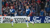 Imagen de Vélez ganó en Montevideo y sigue vivo en la Copa Libertadores: mirá los goles