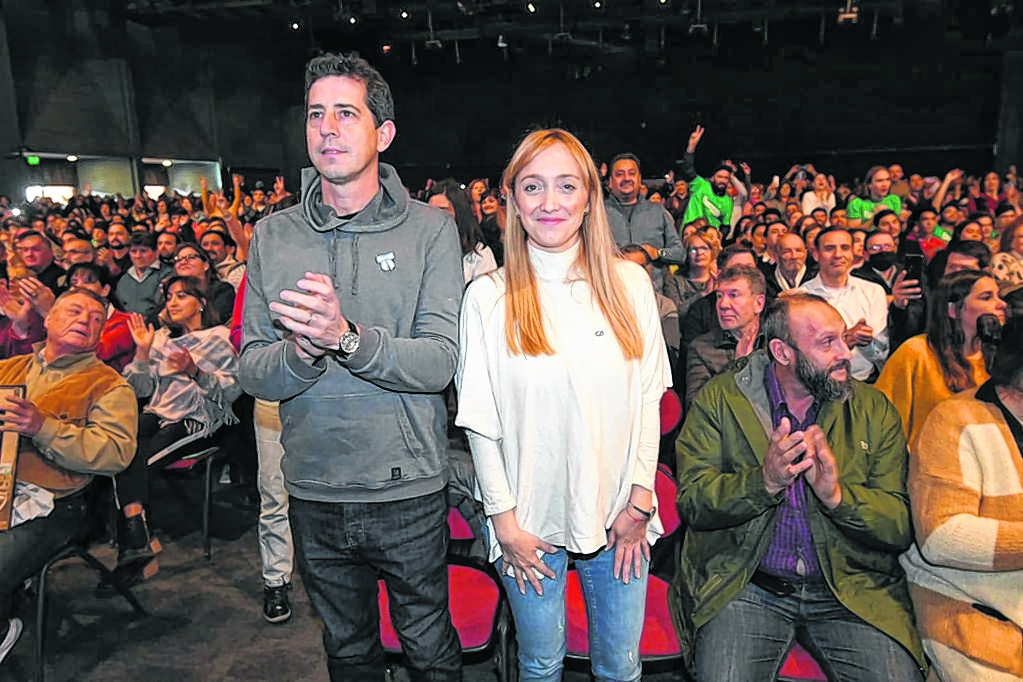 De Pedro y Anabel Sagasti, en la reunión del PJ en Mendoza.