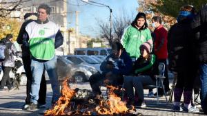 Seccionales de ATE del interior protestan en el CPE de Neuquén