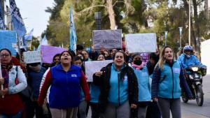 Marcha y abrazo a los hospitales de Neuquén para denunciar su grave situación