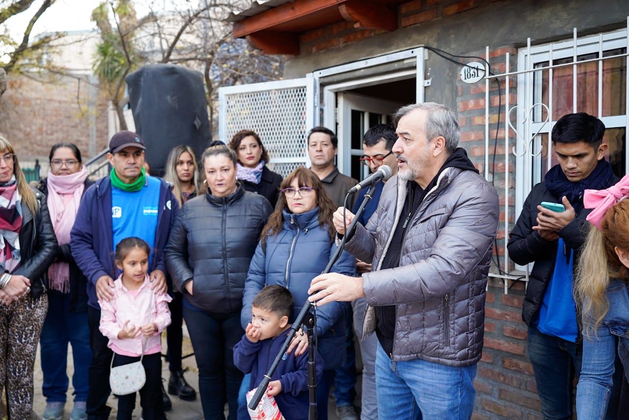 La conferencia de prensa se realizó en el barrio las 1200 viviendas. Foto: Gentileza.  