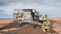 Imagen de Una tráfic se incendió y complicó el tránsito en la ruta 22