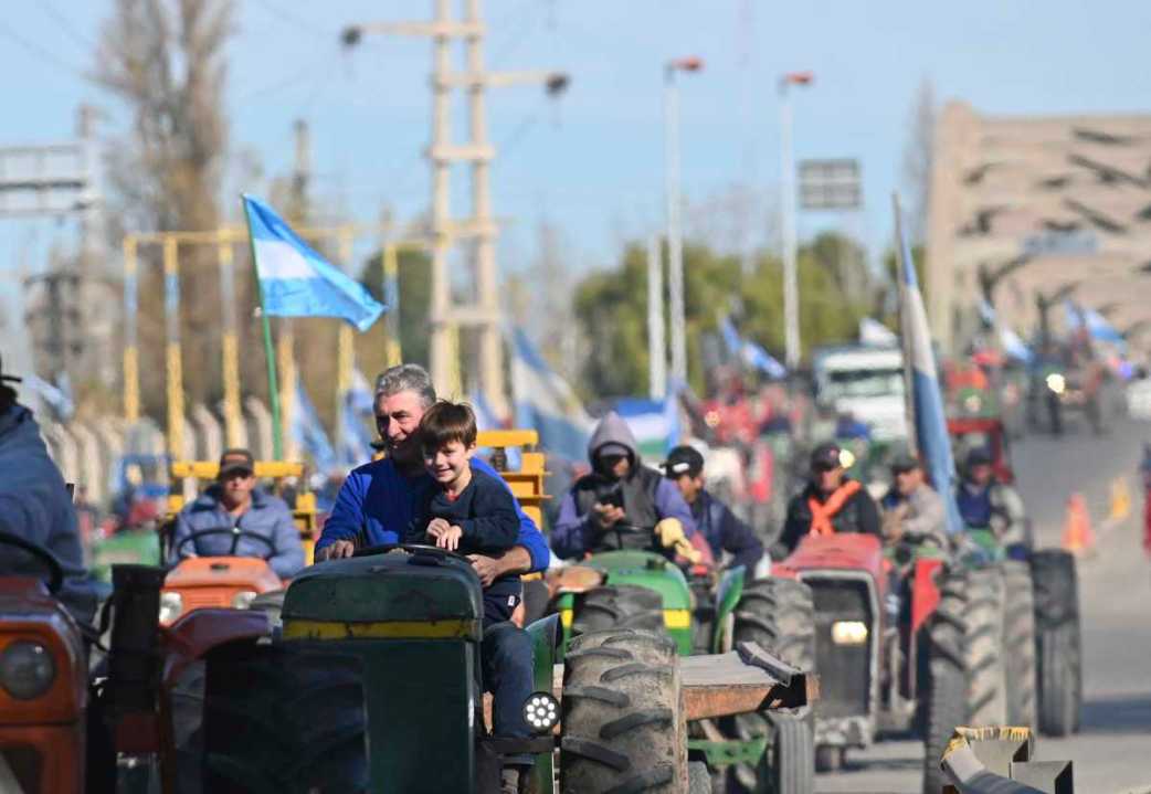 Imágenes Del Tractorazo De Los Productores Del Alto Valle Diario Río