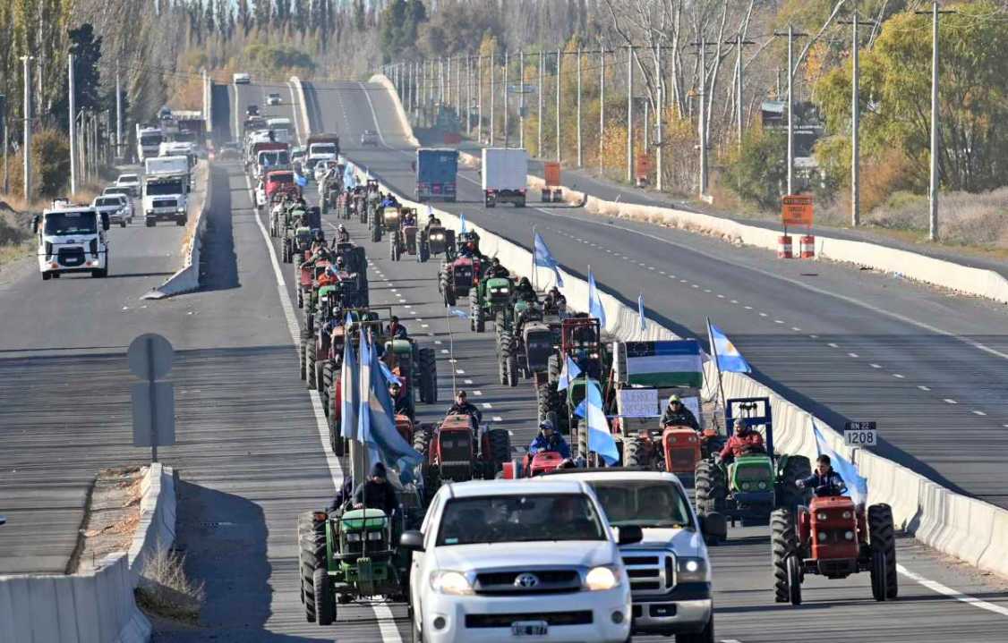 Imágenes Del Tractorazo De Los Productores Del Alto Valle Diario Río