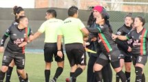 Imagen de Un árbitro fue golpeado por las jugadoras de un equipo durante un partido de fútbol femenino