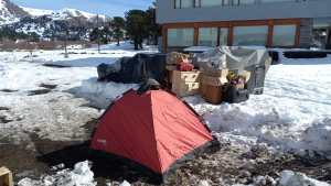 El enfermero desalojado en Caviahue sigue sin conseguir una vivienda para su familia