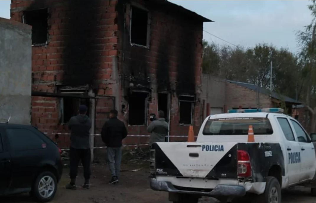 Así quedó la vivienda en la que se produjo el incendio. (Gentileza La Nueva)