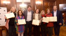 Imagen de Reconocen a maestras argentinas que trabajaron en las Malvinas antes de la guerra