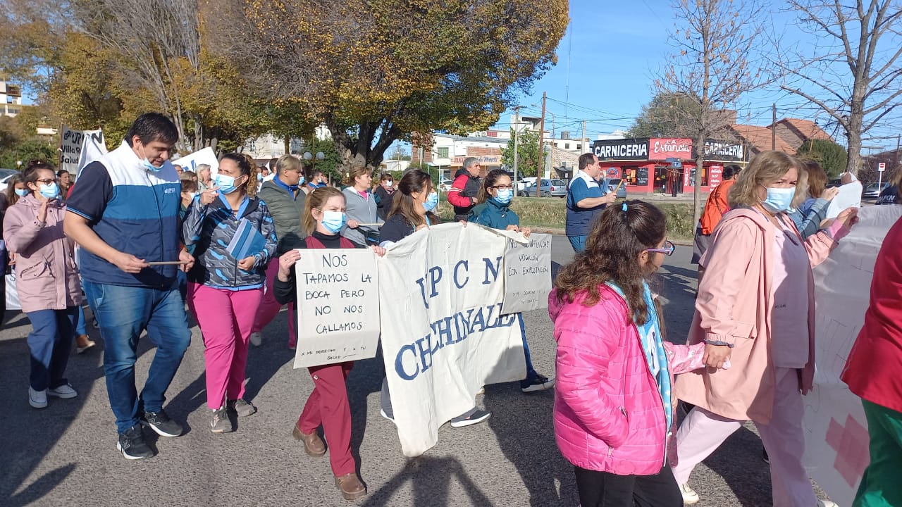 Trabajadores del hospital de Regina se movilizaron y anunciaron otro paro por 24 horas. (Foto Néstor Salas)