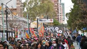 Marcha y corte de la ex-Ruta 22 en Neuquén: a partir de qué hora policía planea desvíos