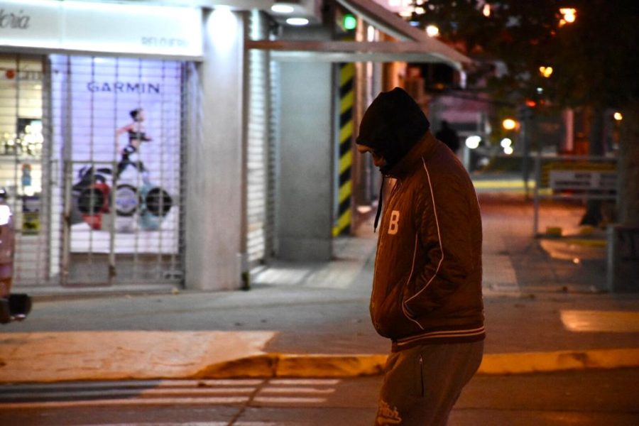 El abrigo es necesario para pasar los próximos días. Foto: Matías Subat.-