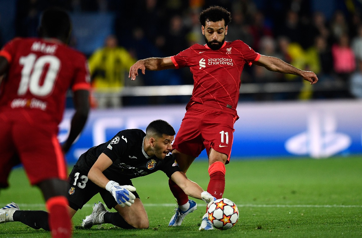 Gerónimo Rulli no pudo contener un remate de Fabinho ni el cabezazo de Díaz. Además falló ante Mané en el tercer gol de Liverpool. Foto: AP