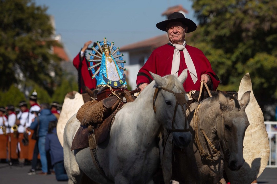 Más de 7 mil gauchos desfilaron en honor a Güemes