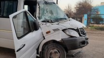 Imagen de Una combi que transportaba docentes chocó contra un camión en San Javier