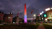 Imagen de El Obelisco fue iluminado con los colores de la bandera LGBTIQ+ por el Día del Orgullo