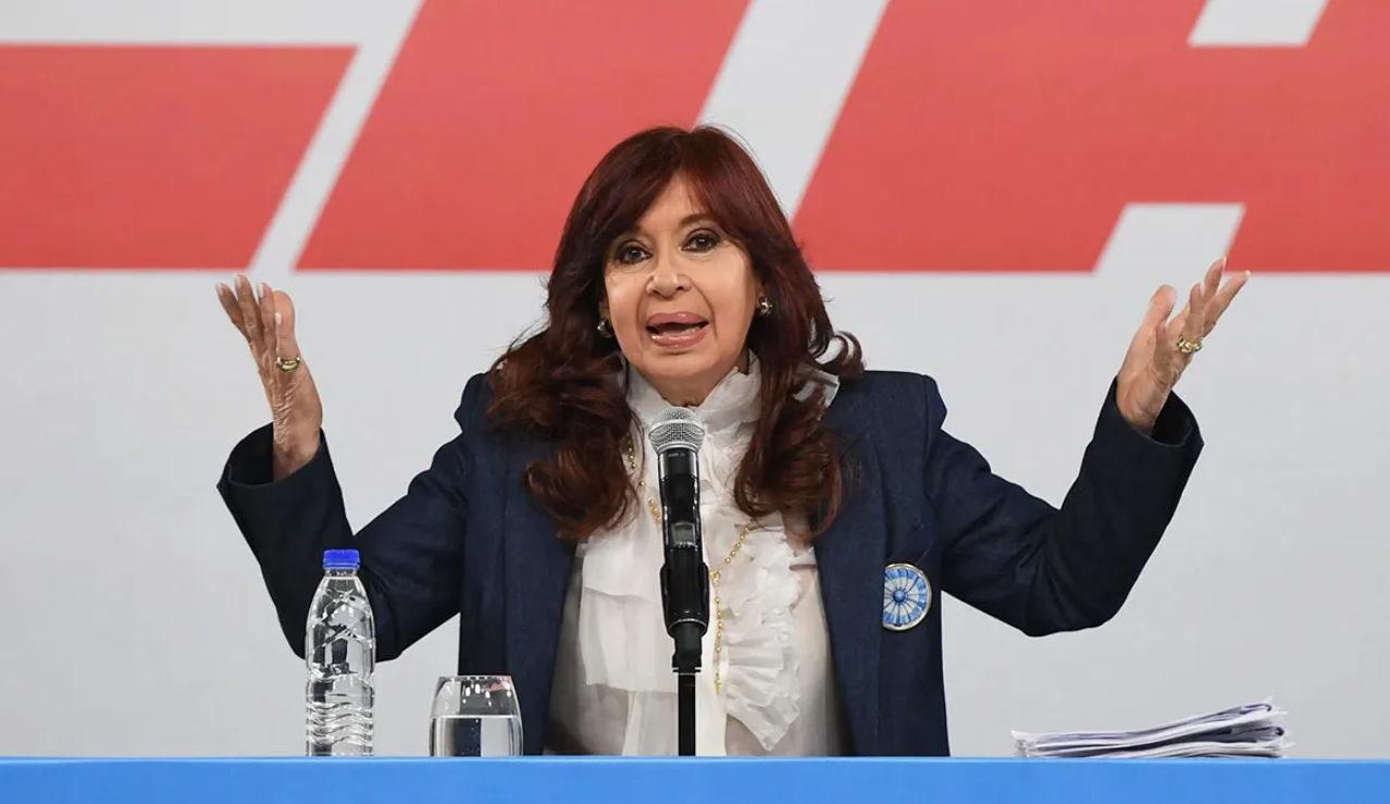 La vicepresidenta insiste en generar trabajo en lugar de planes sociales.