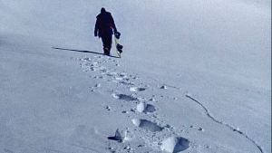 «El Yeti de Copahue»: así es la vida de Nico, único poblador de la villa termal tapada por la nieve