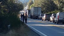 Imagen de Mapuches cortaron durante dos horas la ruta que une Bariloche y El Bolsón