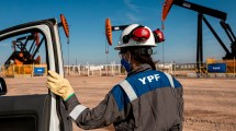 Imagen de Los 100 años de YPF, la empresa formadora de la historia petrolera en Argentina