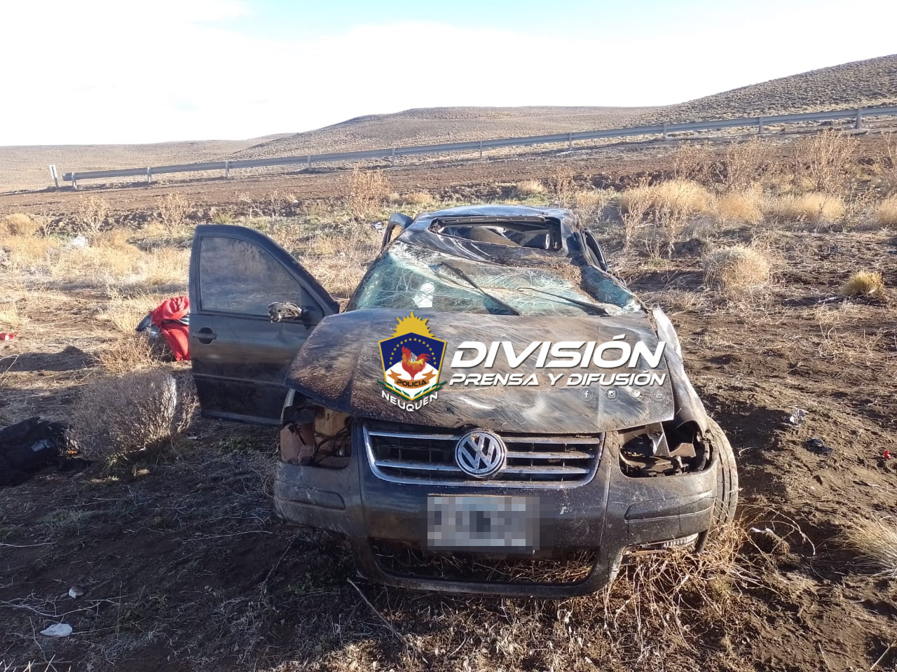 Dos personas se encuentran en estado reservado tras el vuelco en cercanías de Piedra del Águila. Foto: Gentileza