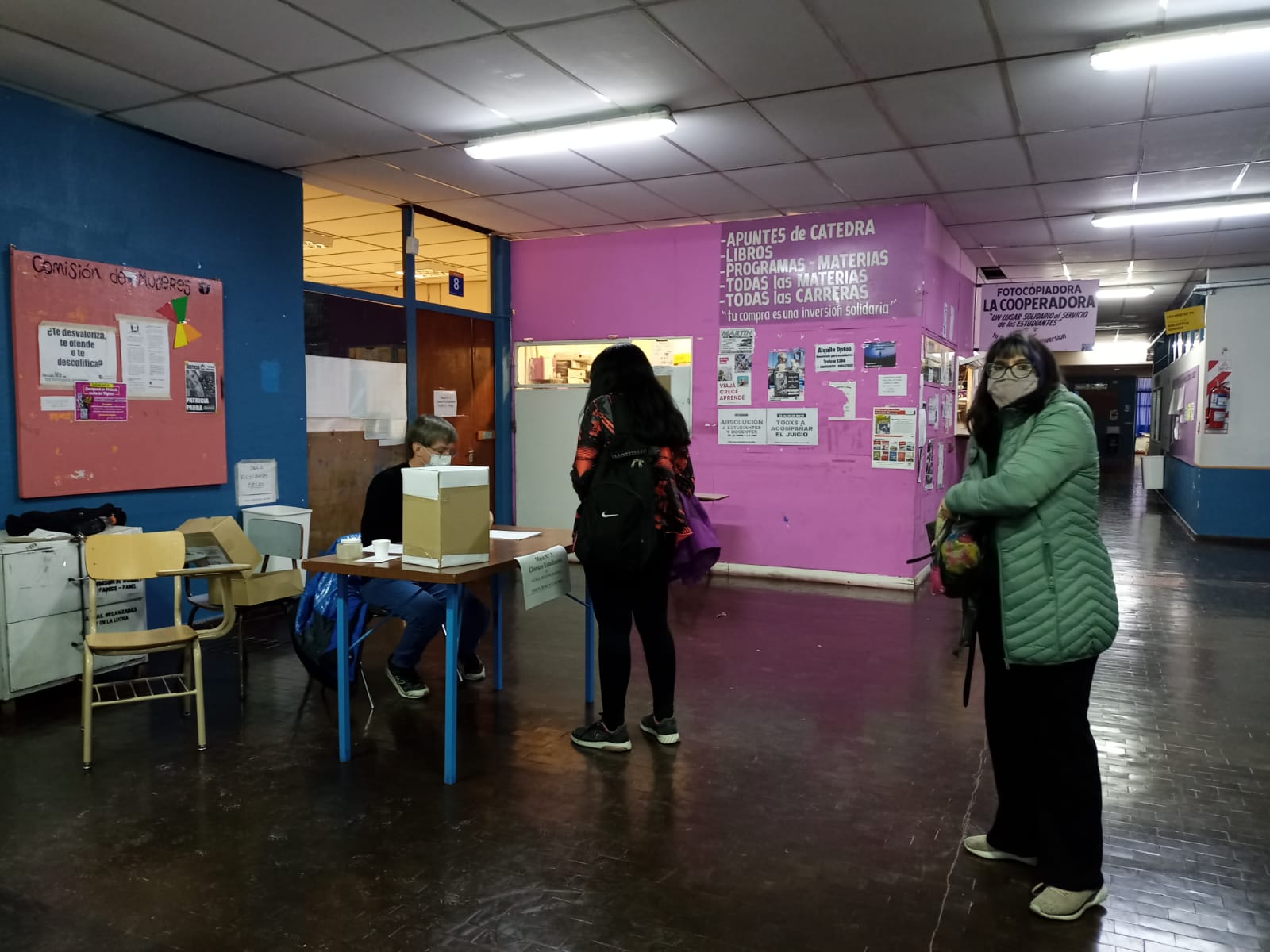 Las elecciones comenzaron a partir de las 10 de la mañana y culminarán cerca de las 20. Foto Rodrigo Sandoval