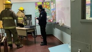 Llevaron a sus hijos a la escuela, pero escucharon una explosión y llamaron a los bomberos