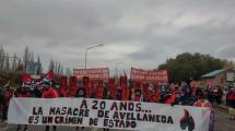 Imagen de Se movilizaron en el puente carretero Cipolletti-Neuquén, a 20 años de la Masacre de Avellaneda 